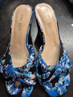 Women's size 8.5 9 West fabric floral sandals heels
